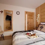 Karpielowka Jacuzzi & Mountain View By Downtown 아파트 코스실리스코